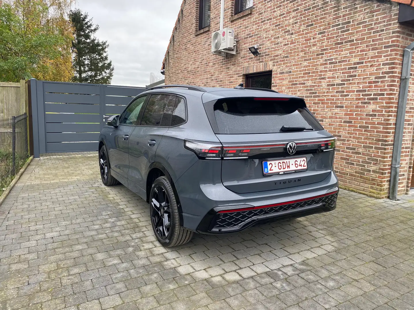 Volkswagen Tiguan Tiguan Business Premium R-line 1.5TSI / DSG Grijs - 1