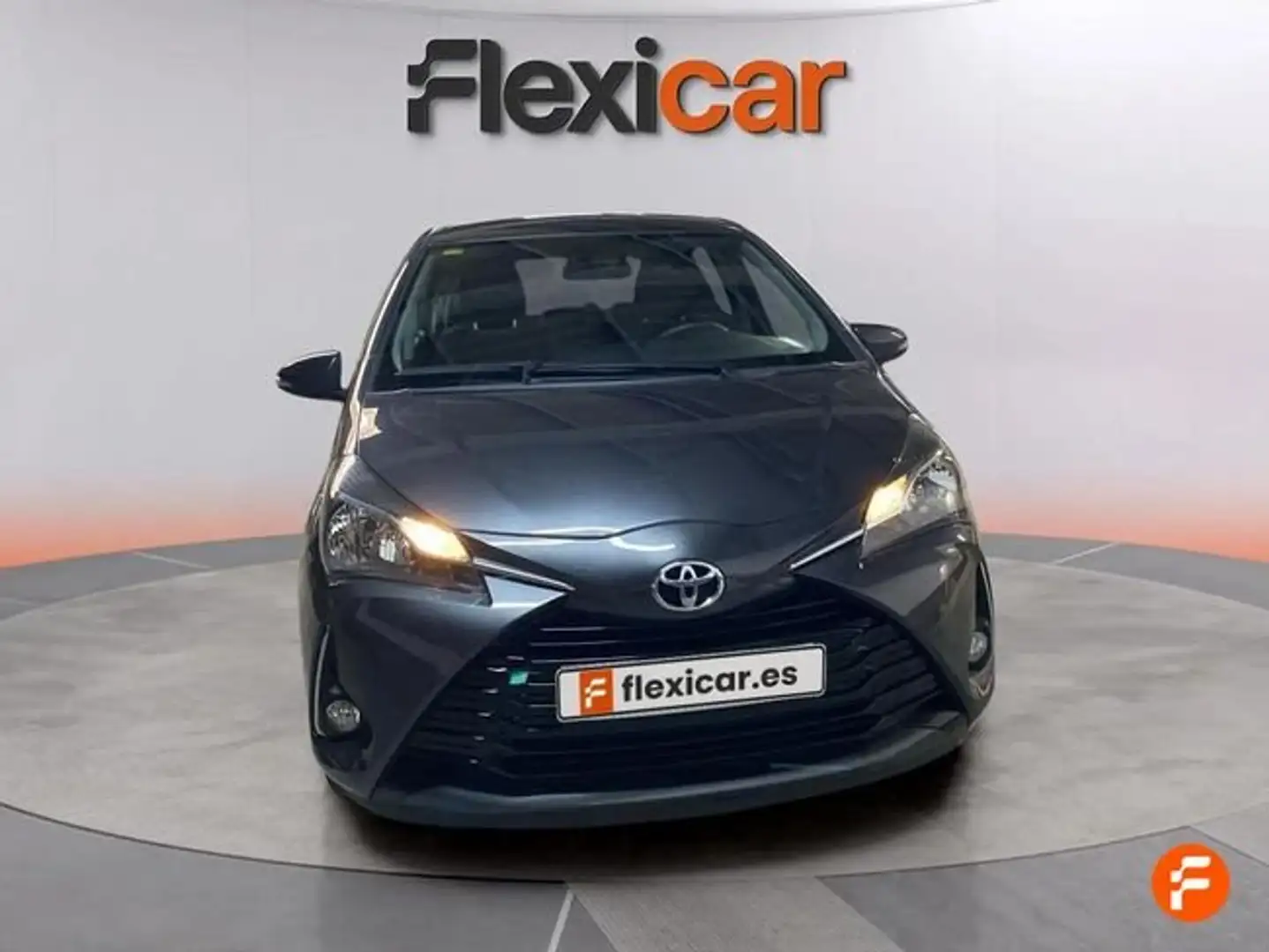 Toyota Yaris 1.0 Active Gris - 2