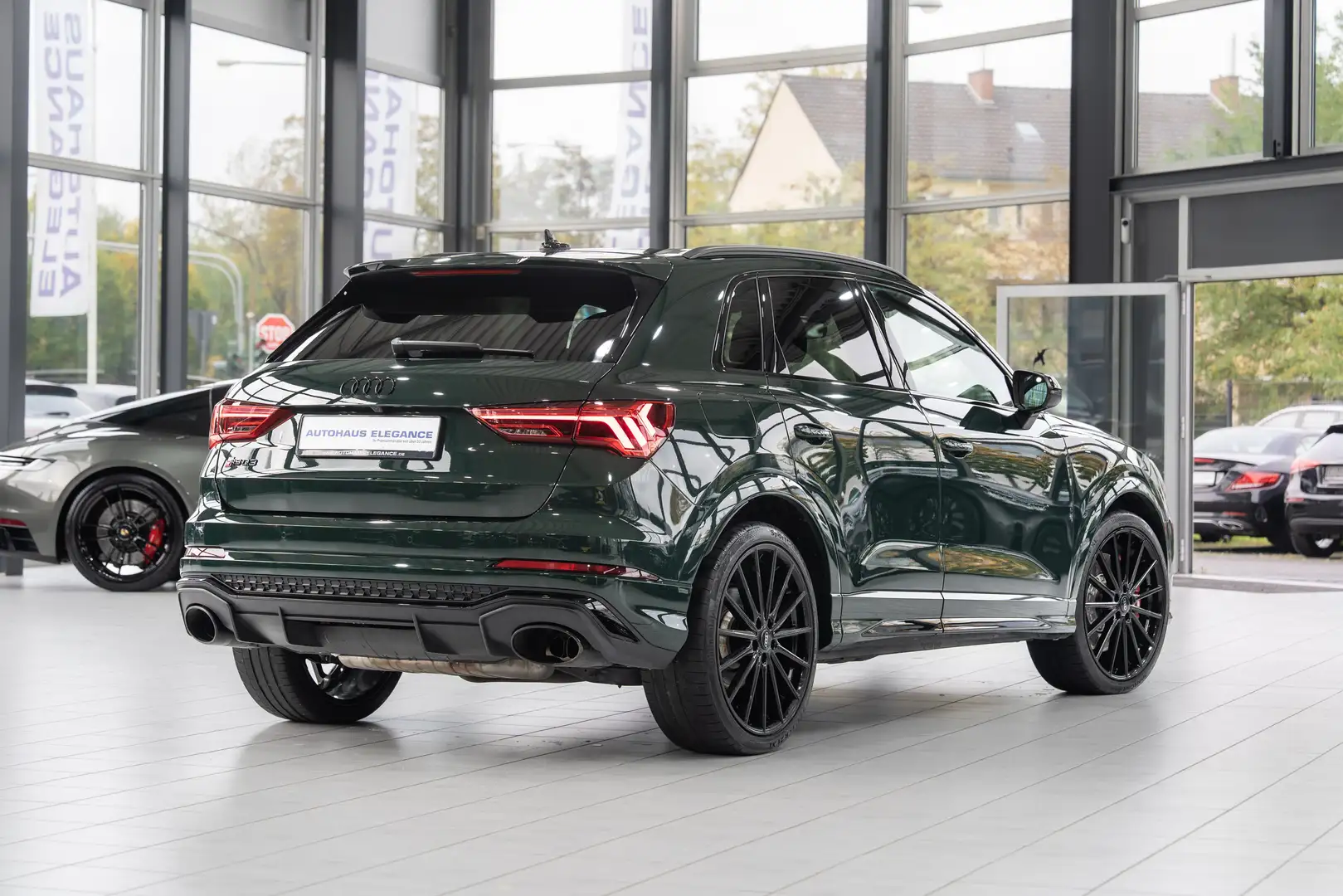 Audi RS Q3 quattro*RS-SPORTABGAS*SPORTSITZE*PANO*1HAND Grün - 2