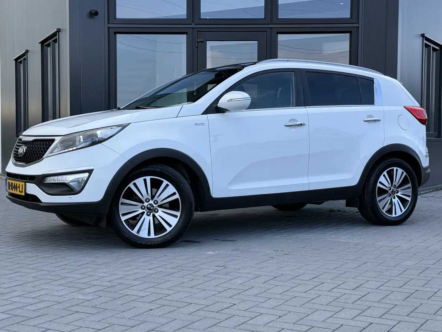 Kia Sportage 2.4 aut. X-clusive Leer | Stoelverwarming & koelin Wit - 1
