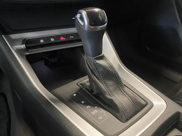 Audi Q3 view 12