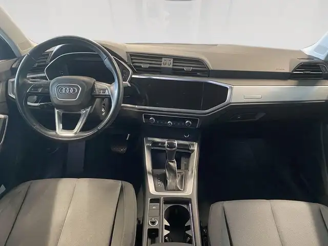 Audi Q3 view 6