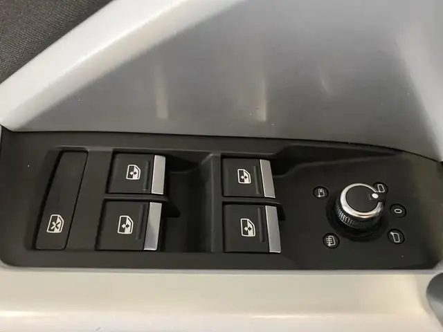 Audi Q3 view 13