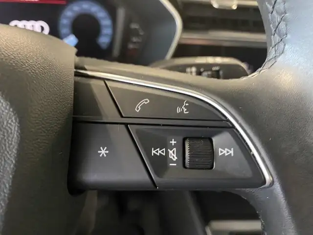 Audi Q3 view 14