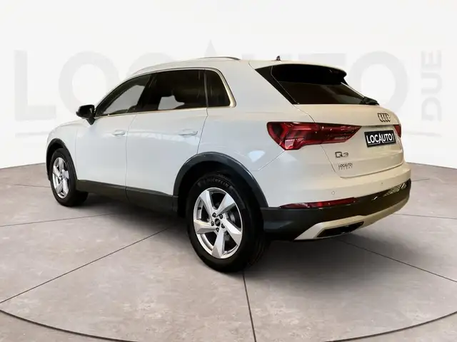 Audi Q3 view 5