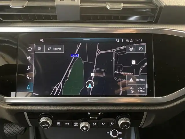 Audi Q3 view 10