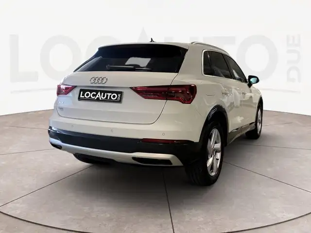 Audi Q3 view 4