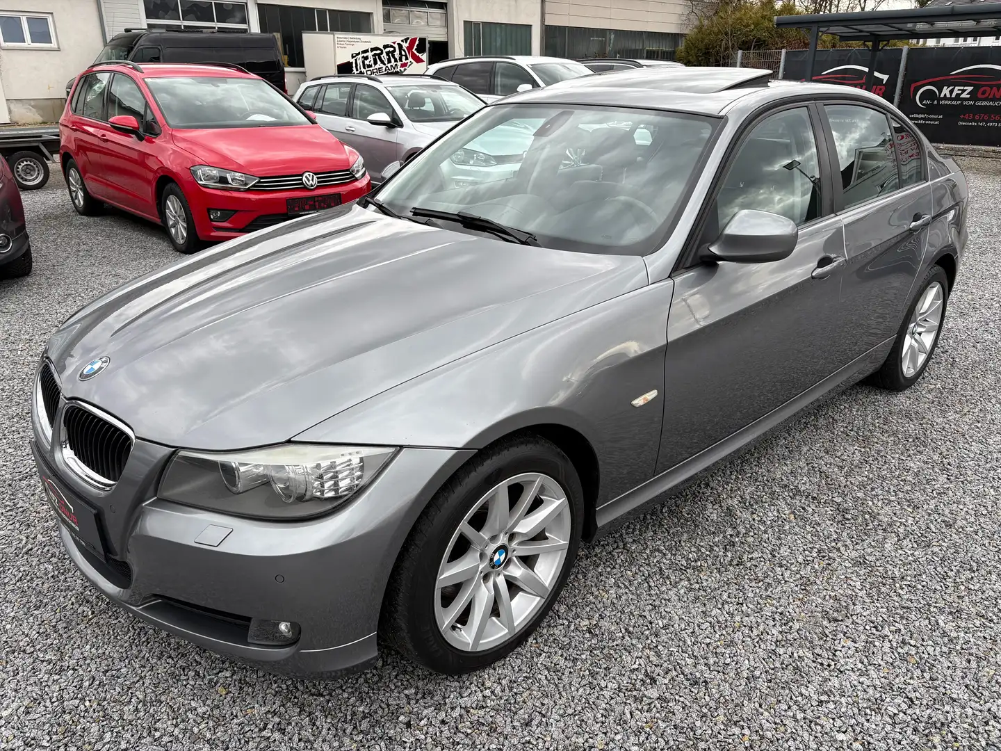 BMW 320 320d LCI Aut.*NAVI*SD*WENIG KM*TOP ZUSTAND Grau - 2