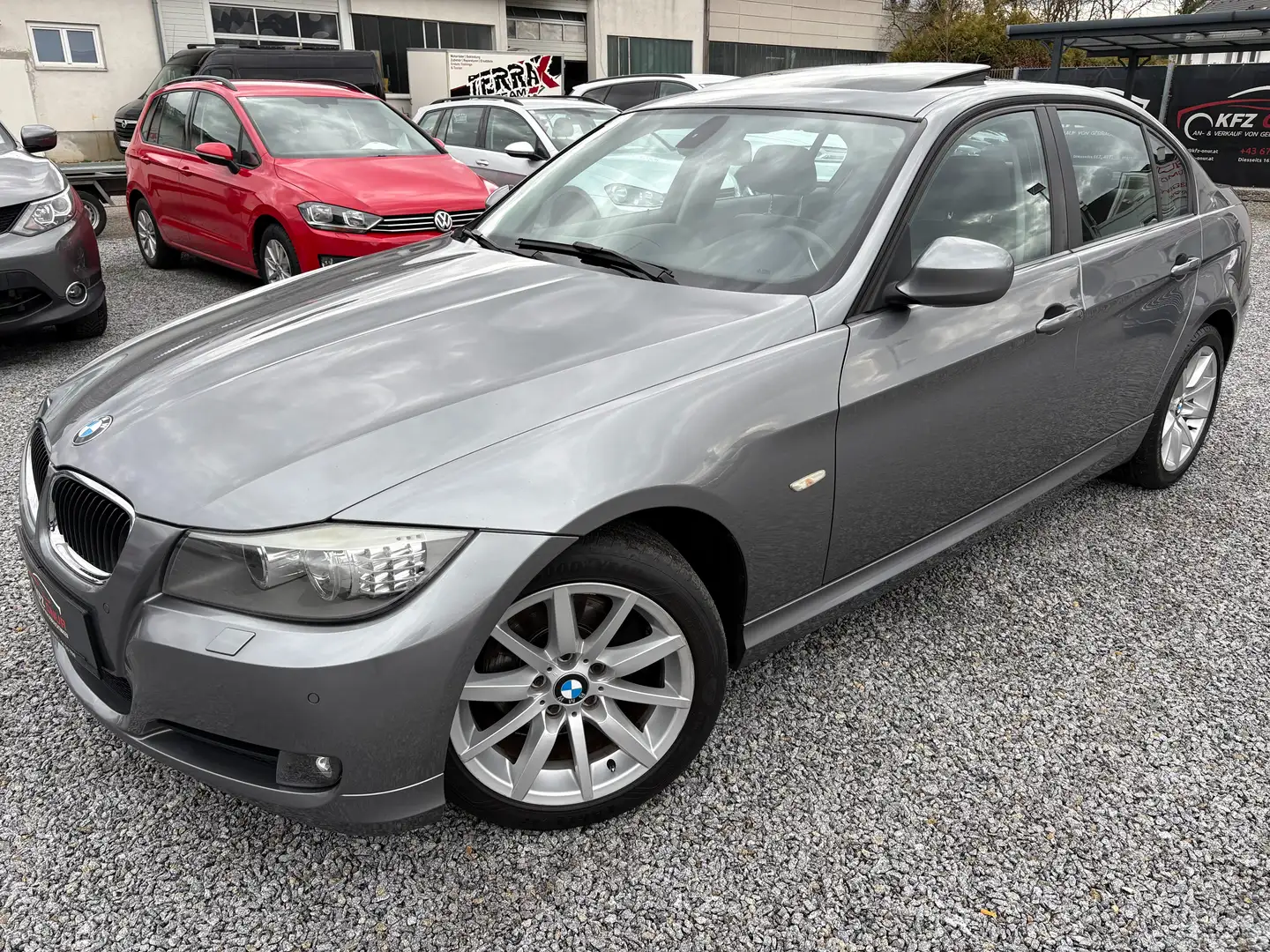 BMW 320 320d LCI Aut.*NAVI*SD*WENIG KM*TOP ZUSTAND Grau - 1