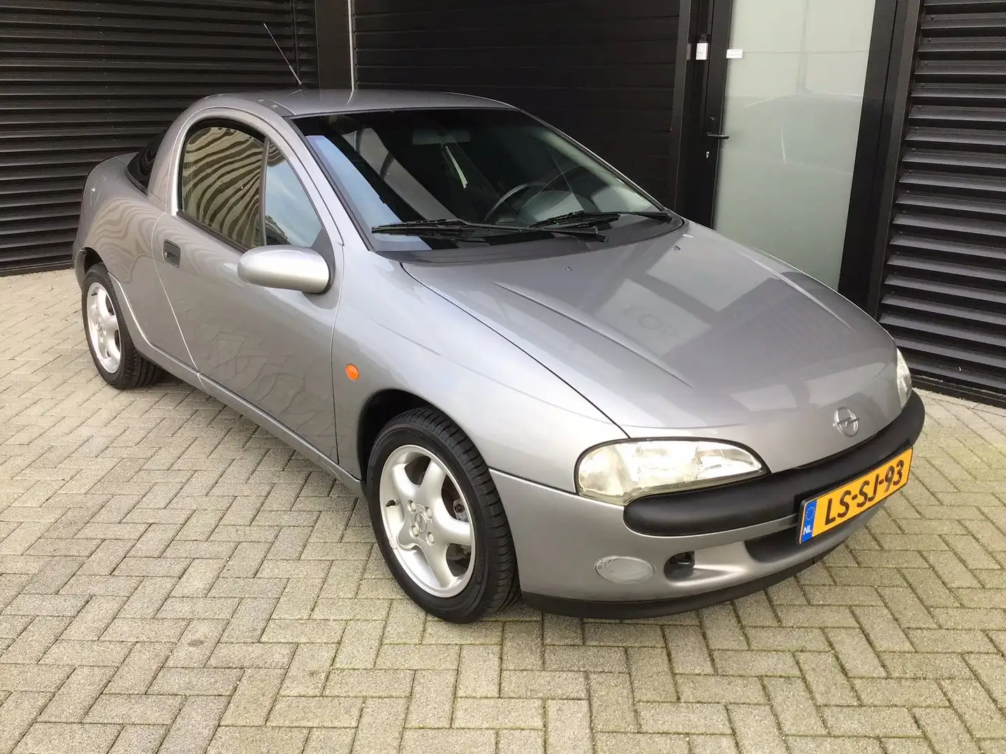 Oldtimer Opel Tigra A 1.6i-16V UNIEK IN NIEUWSTAAT EN DE MO Grau - 2