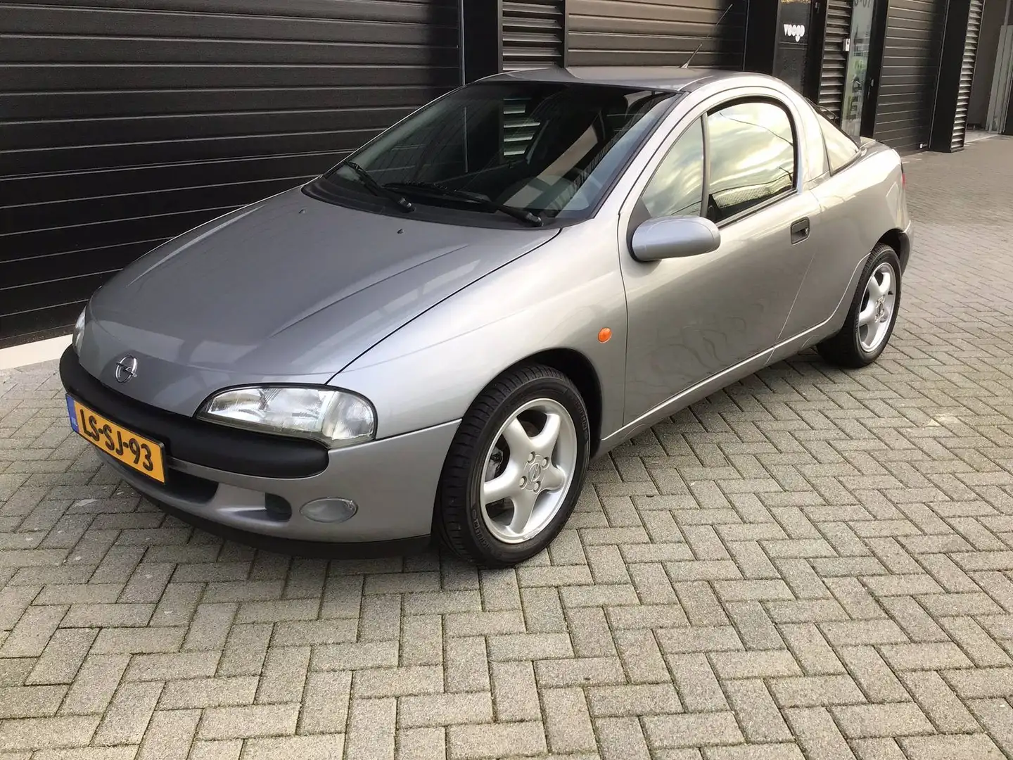 Oldtimer Opel Tigra A 1.6i-16V UNIEK IN NIEUWSTAAT EN DE MO Grau - 1