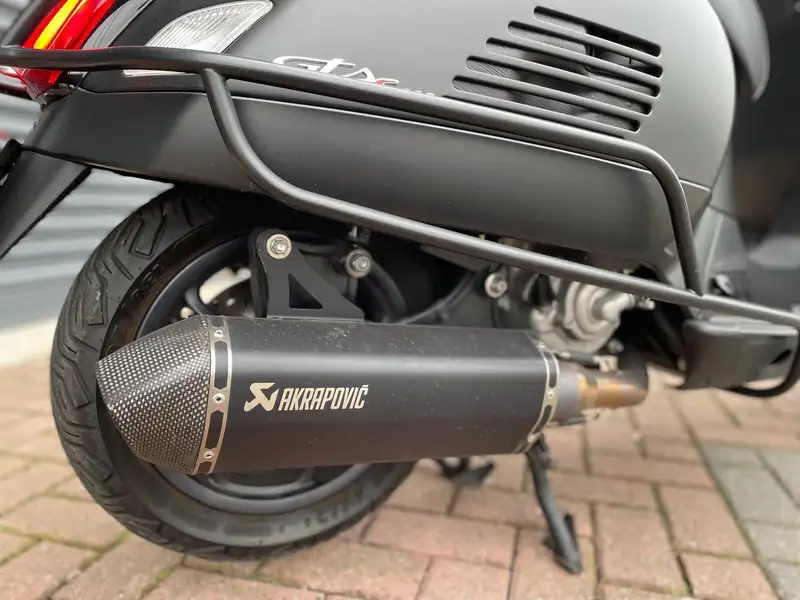 Vespa GTS Super 300 - foto 8