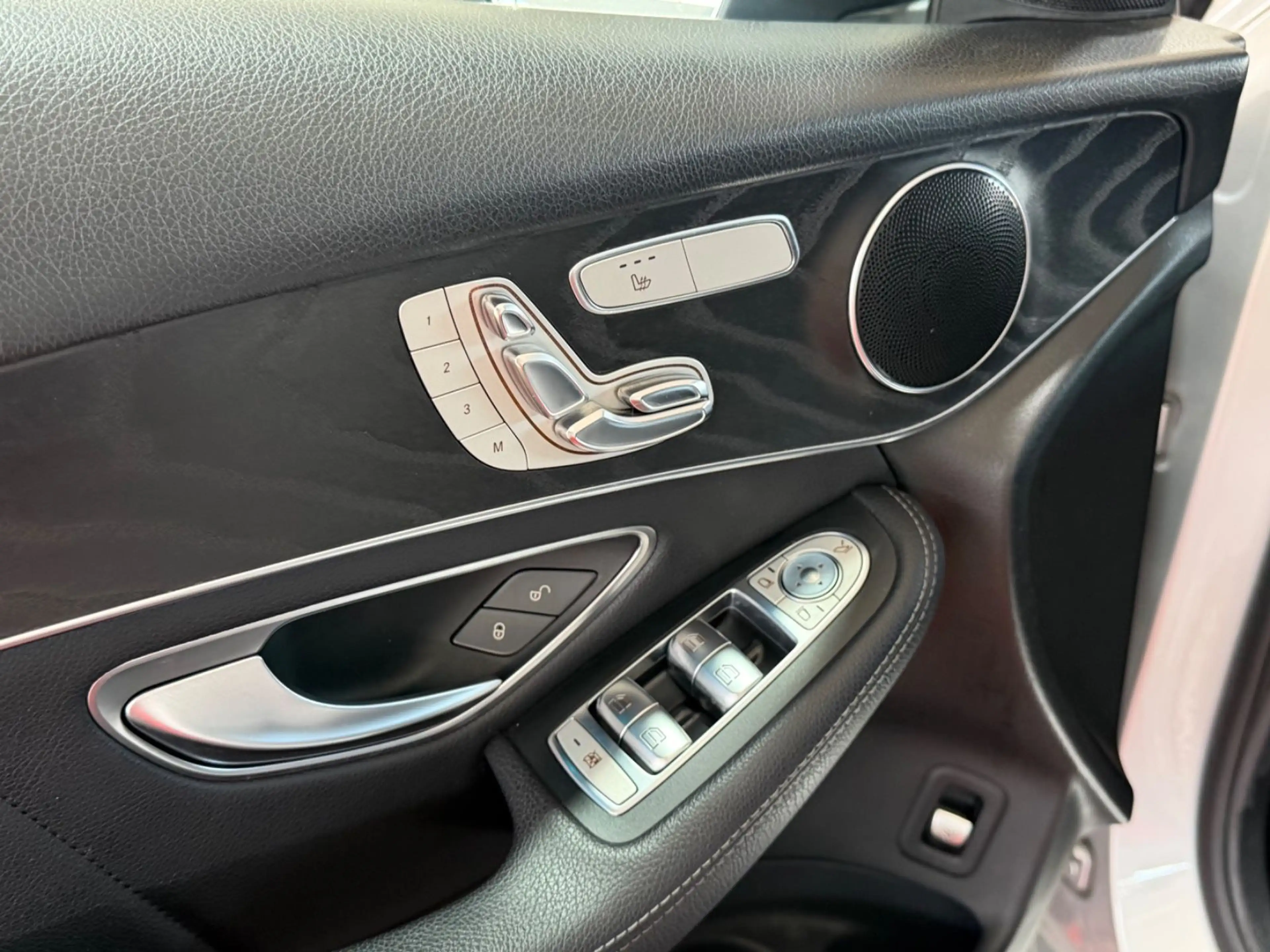 Mercedes-Benz GLC 250 d 4Matic*AMG-LINE*PANO*AMBIENTE*KAMERA* — photo 11