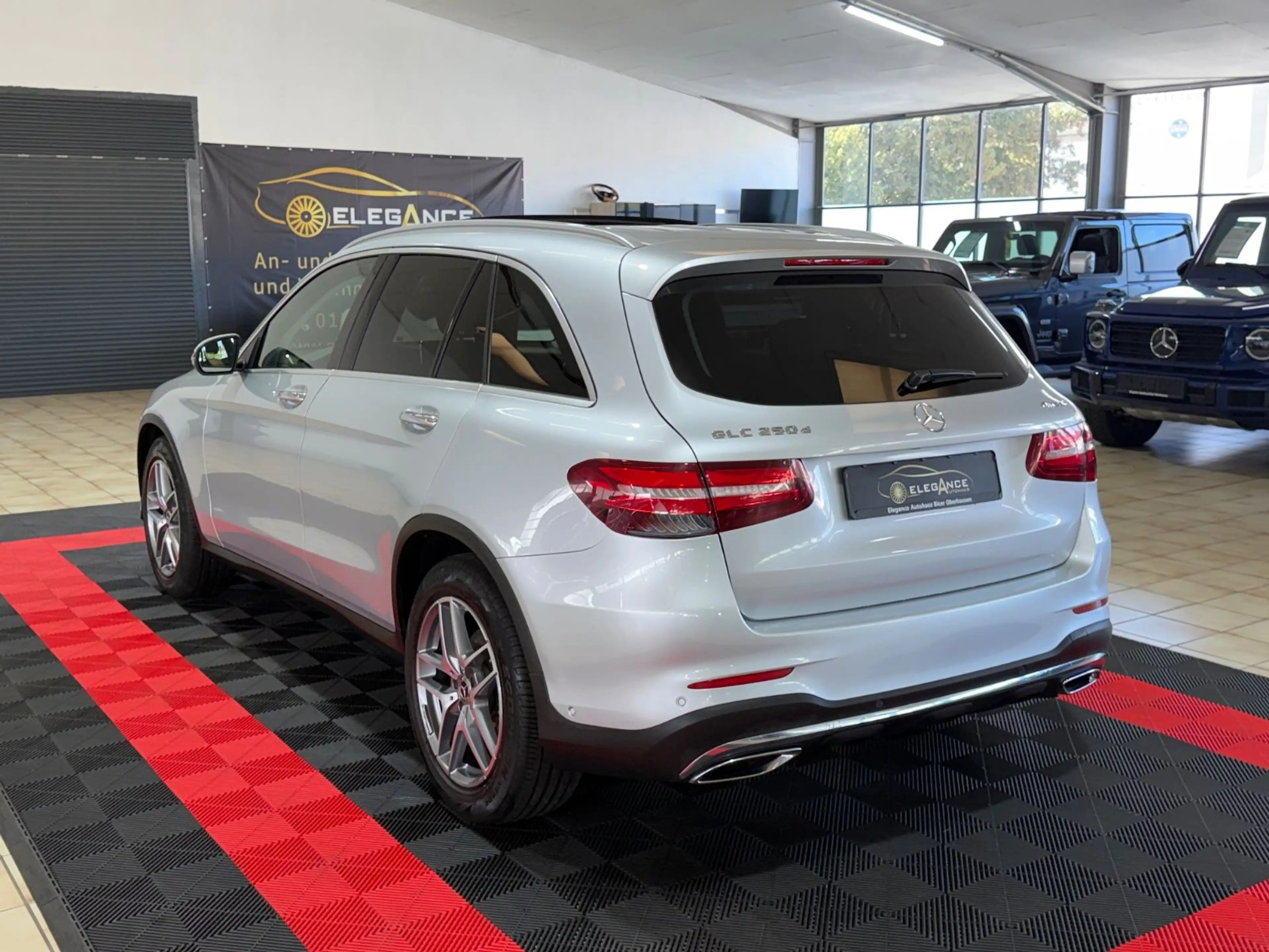 Mercedes-Benz GLC 250 d 4Matic*AMG-LINE*PANO*AMBIENTE*KAMERA* — photo 8
