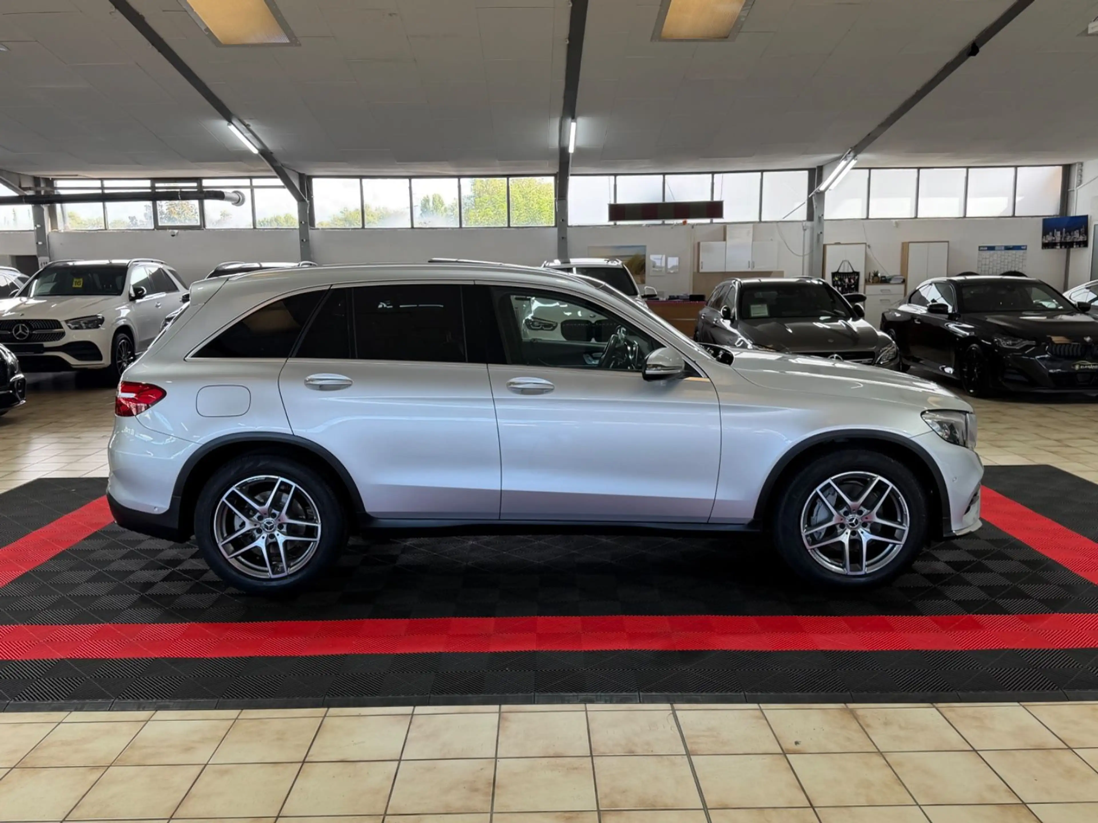 Mercedes-Benz GLC 250 d 4Matic*AMG-LINE*PANO*AMBIENTE*KAMERA* — photo 5
