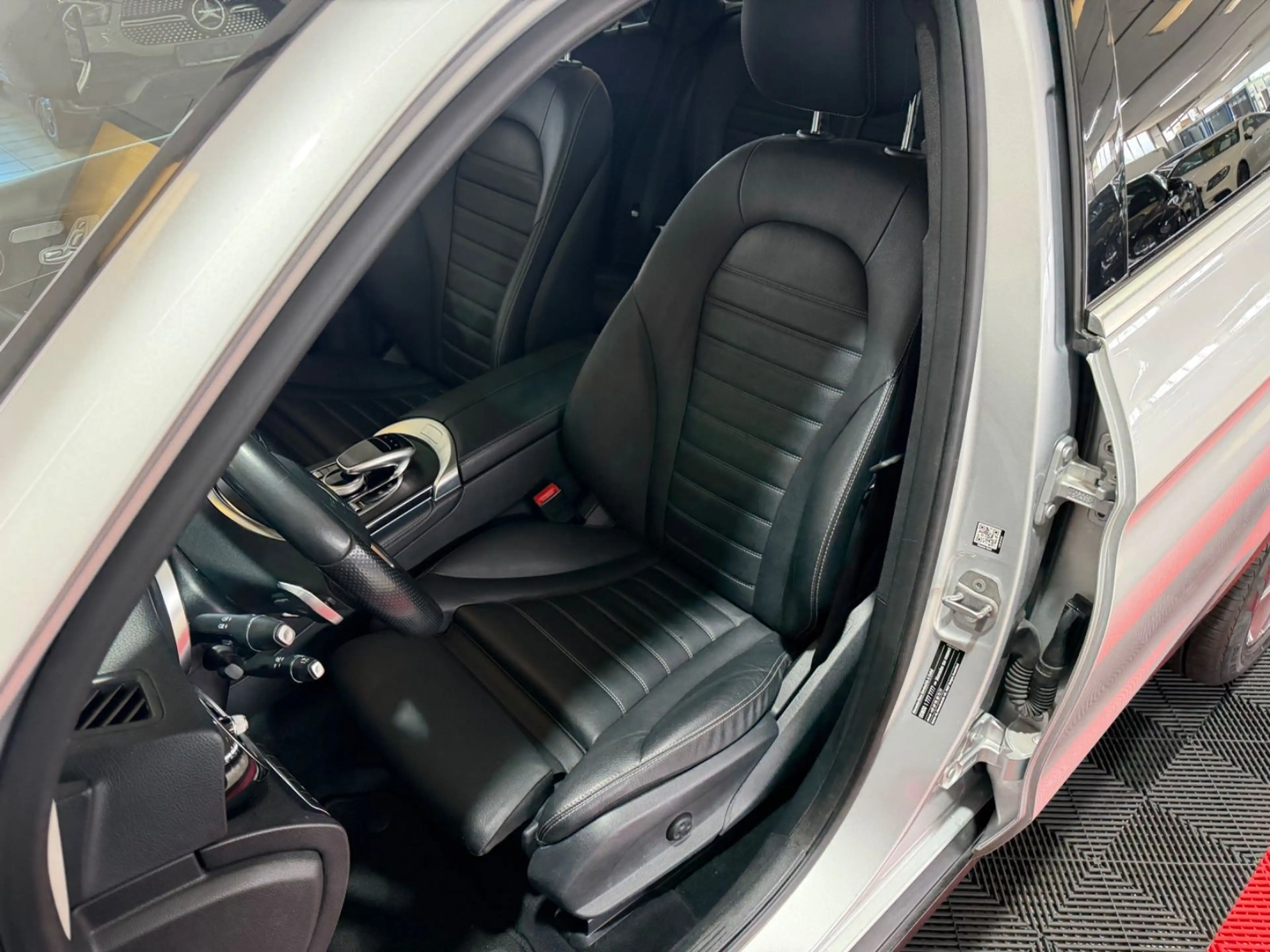 Mercedes-Benz GLC 250 d 4Matic*AMG-LINE*PANO*AMBIENTE*KAMERA* — photo 14