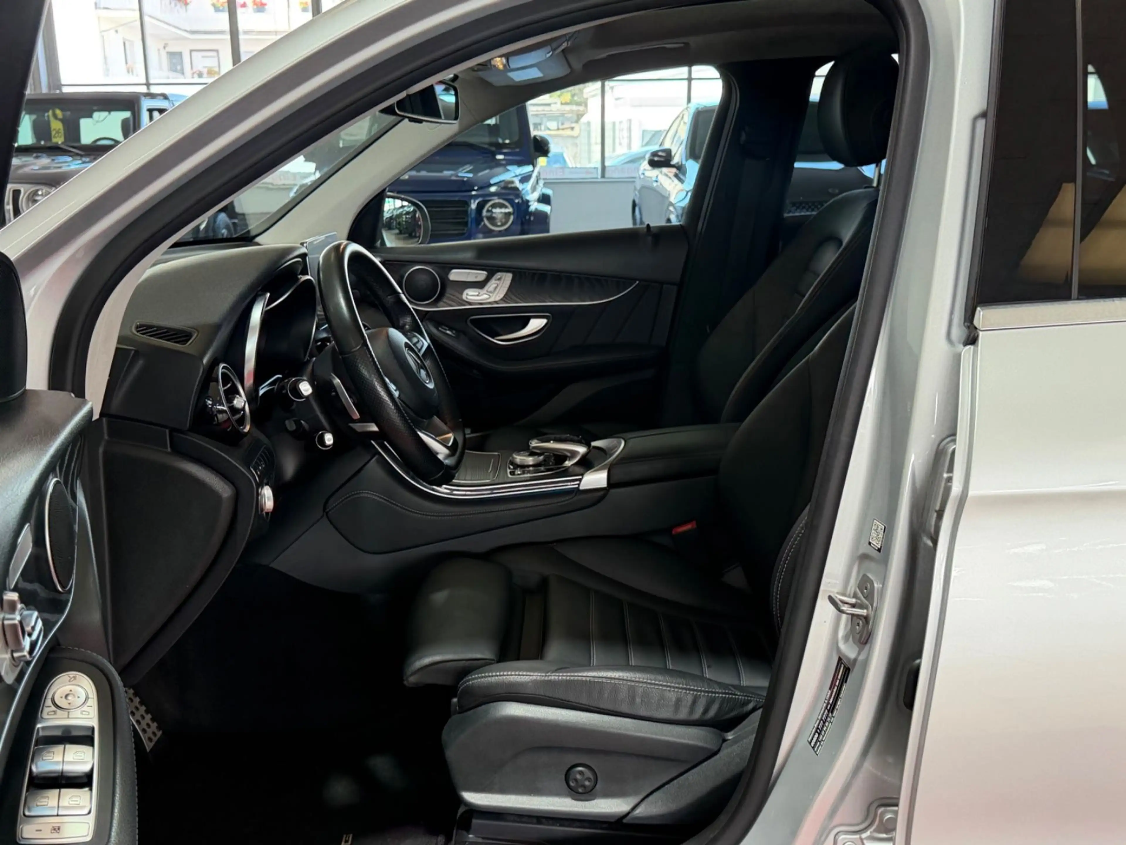 Mercedes-Benz GLC 250 d 4Matic*AMG-LINE*PANO*AMBIENTE*KAMERA* — photo 13