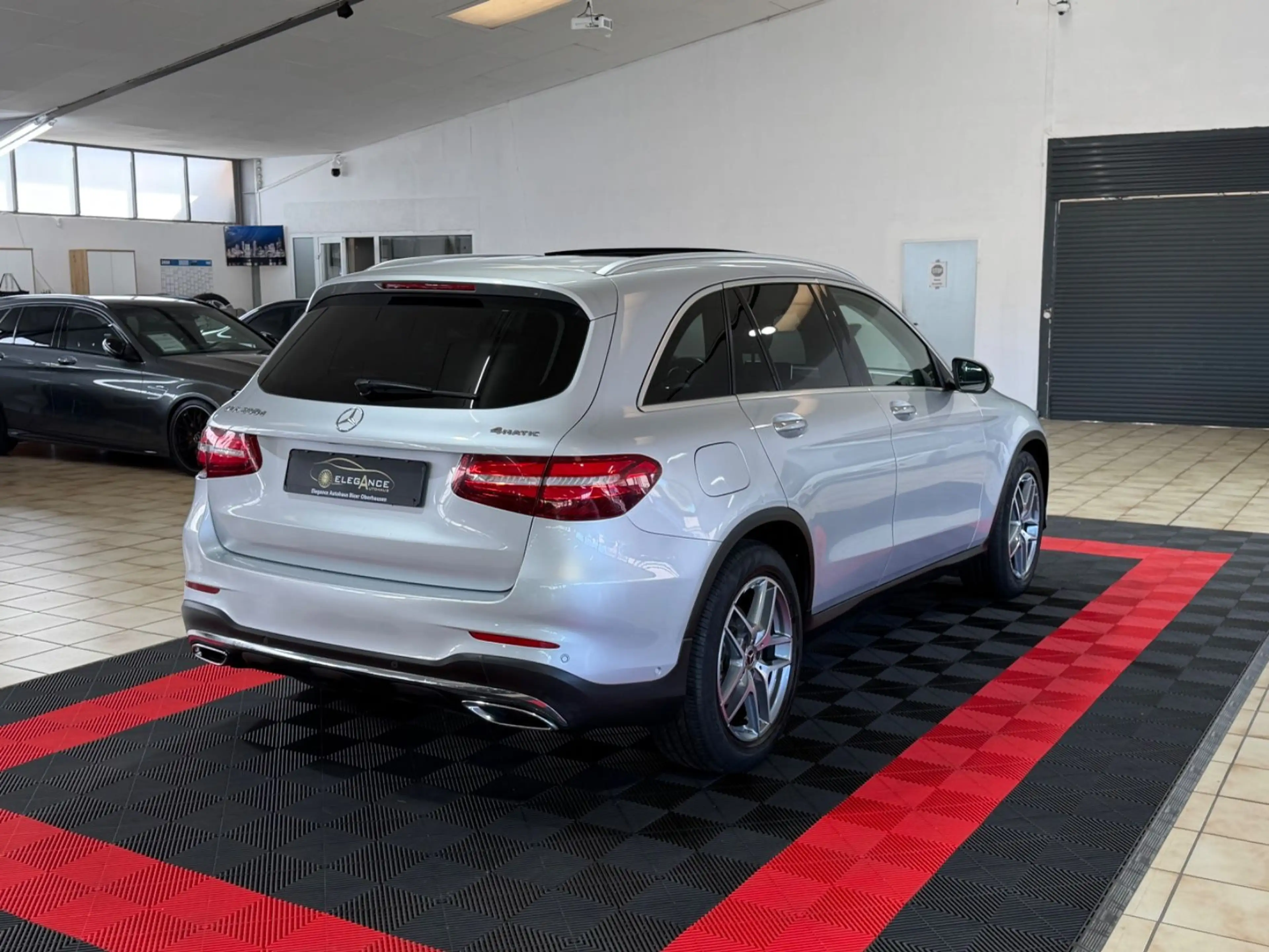 Mercedes-Benz GLC 250 d 4Matic*AMG-LINE*PANO*AMBIENTE*KAMERA* — photo 6