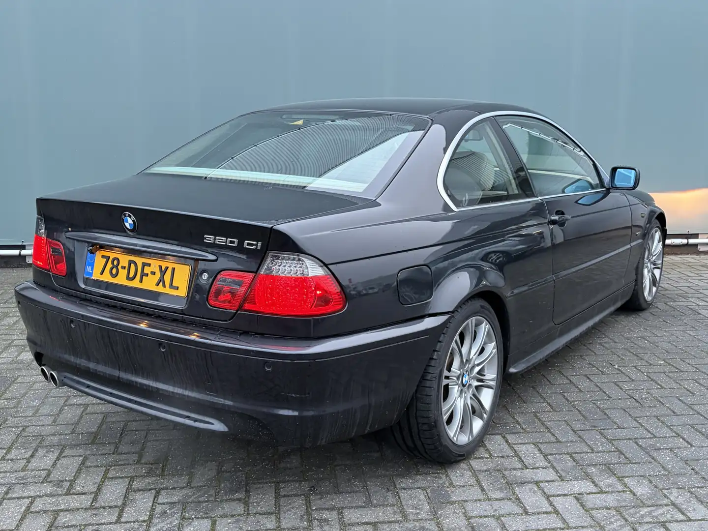 BMW 320 3-serie Coupé BJR 1999 320Ci 150 PK Executive OH a Schwarz - 2