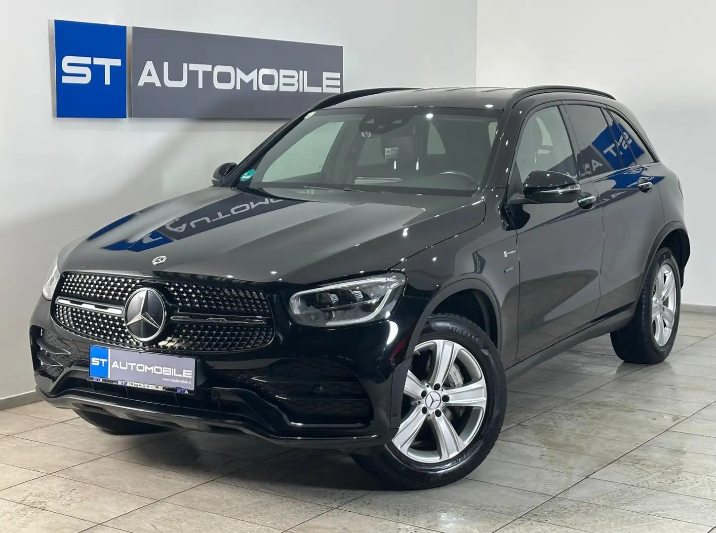 Mercedes-Benz GLC 300 e 4Matic Aut. // AMG-LINE // KAMERA // NAVI // Schwarz - 1