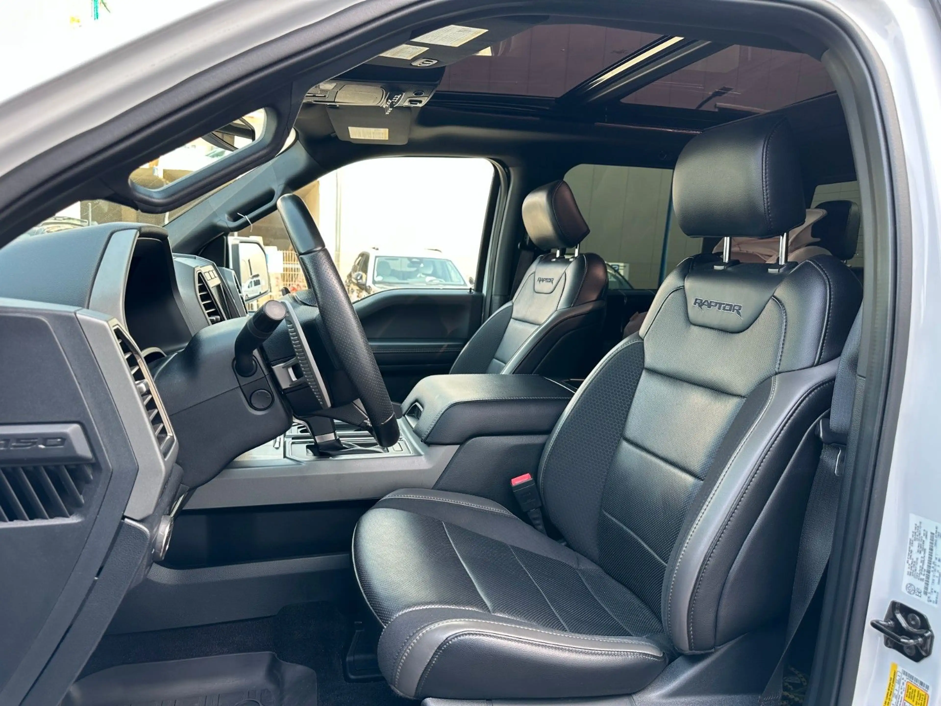 Ford F 150 F150 Raptor - LuxuryPaket, Glasdach, Performance — photo 9