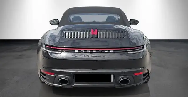Porsche 911 view 7