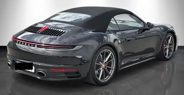 Porsche 911 view 4