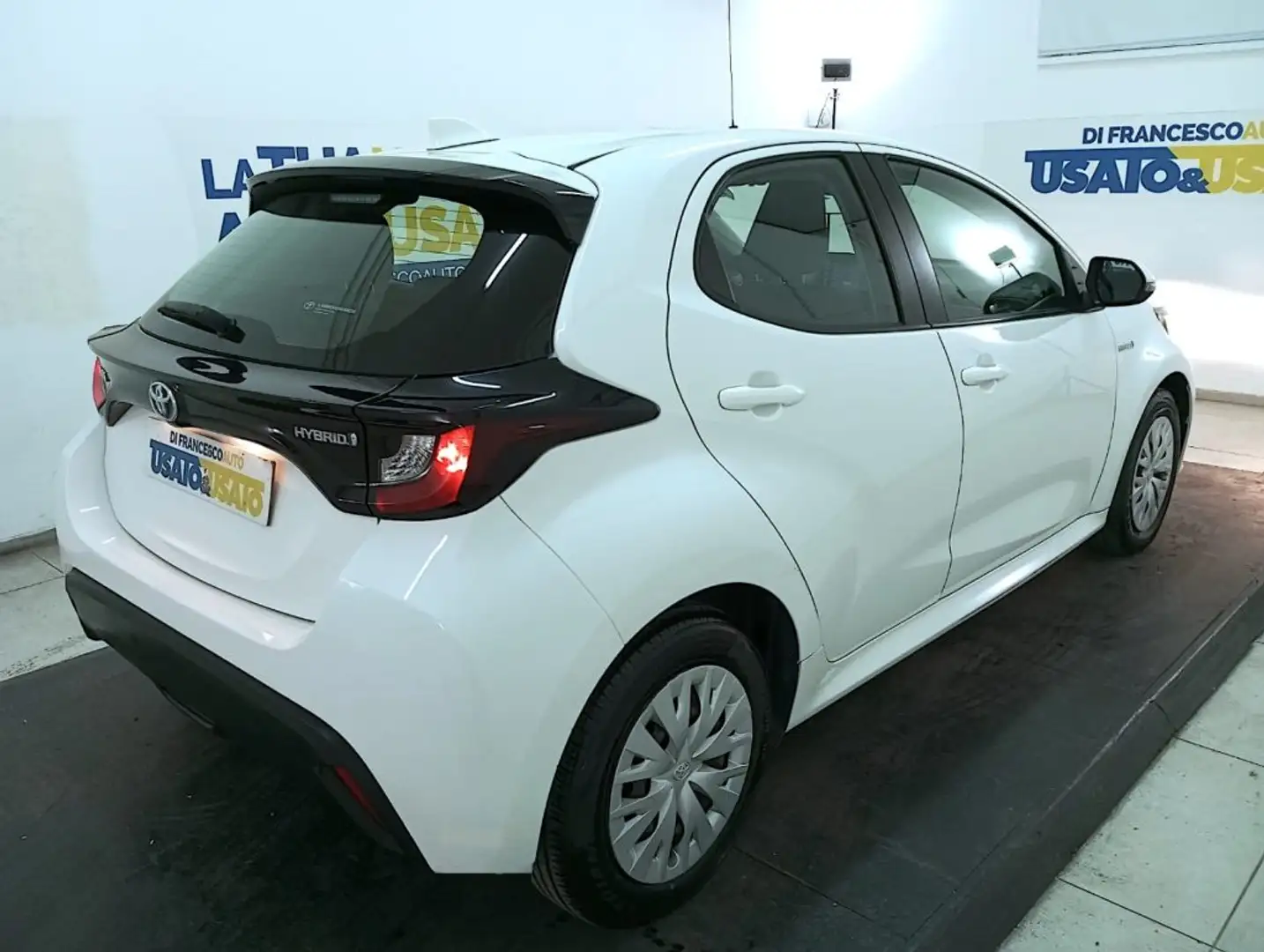 Toyota Yaris 1.5h Business Bianco - 2