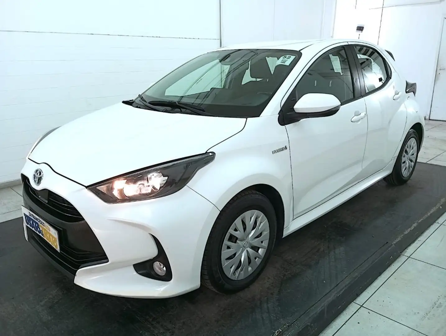 Toyota Yaris 1.5h Business Bianco - 1