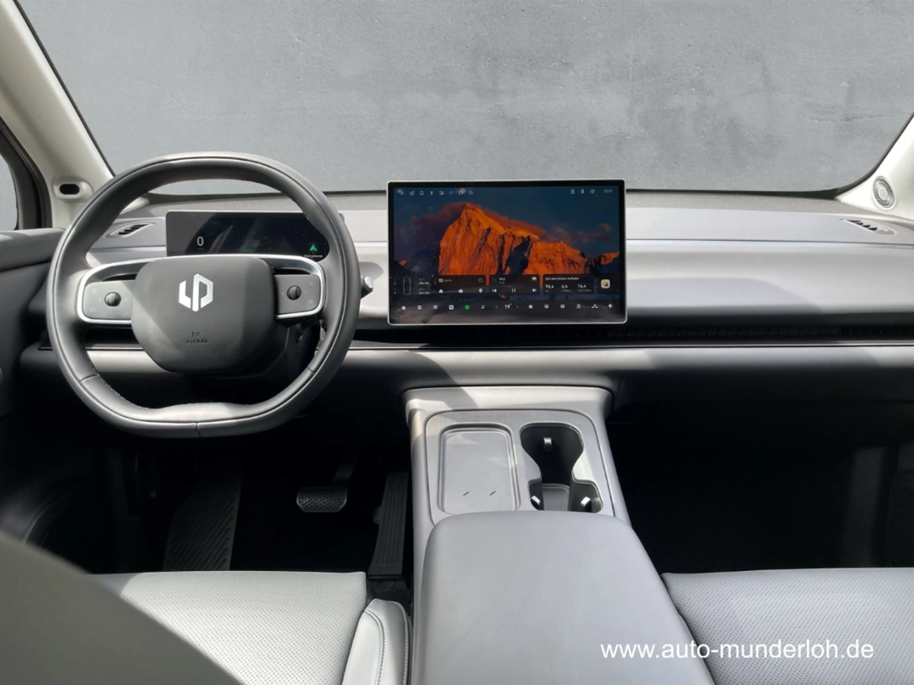 Leapmotor C10 Hybrid REEV 28,4 kWh Design — photo 8