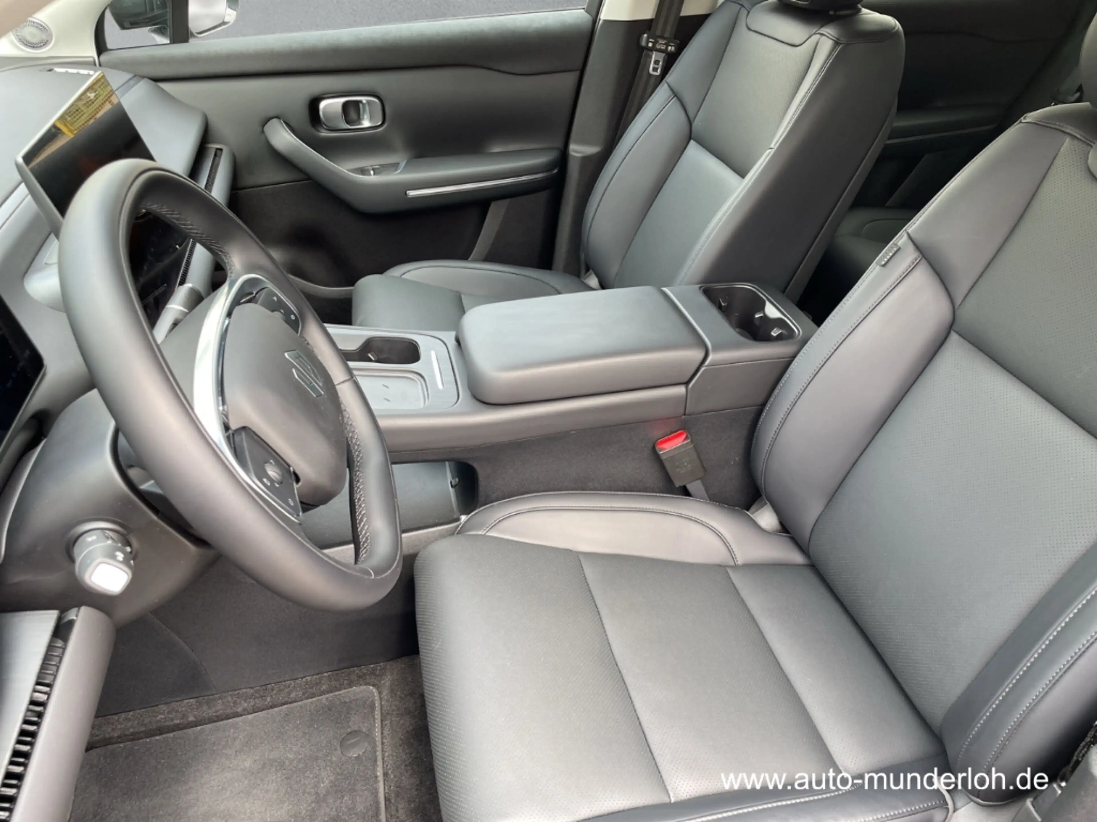 Leapmotor C10 Hybrid REEV 28,4 kWh Design — photo 10