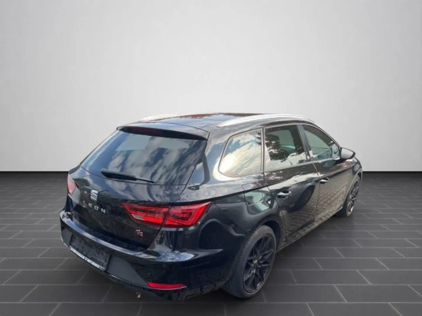 SEAT Leon 1,5 TSI DSG NAVI/LED/PDC/SItzehizug vo. u.v Grau - 2