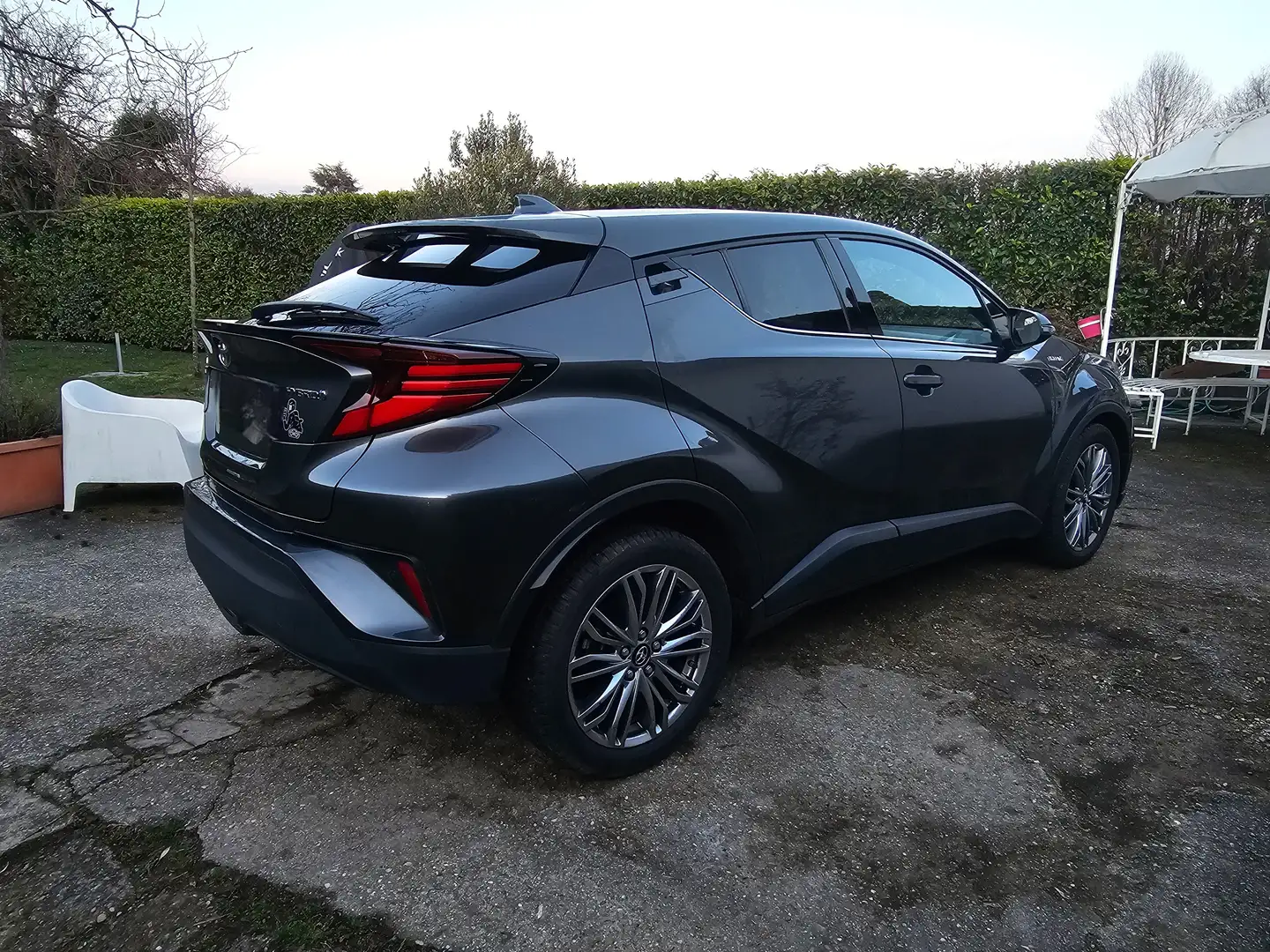 Toyota C-HR Lounge e-cvt Grigio - 2
