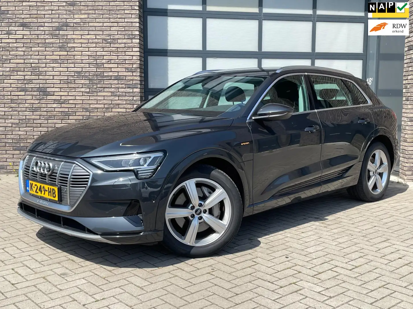 Audi e-tron 55 quattro Business edition 95 kWh | SOH 90% | Cru Grijs - 1