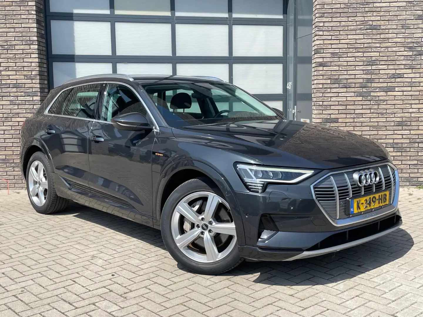 Audi e-tron 55 quattro Business edition 95 kWh | SOH 90% | Cru Grijs - 2