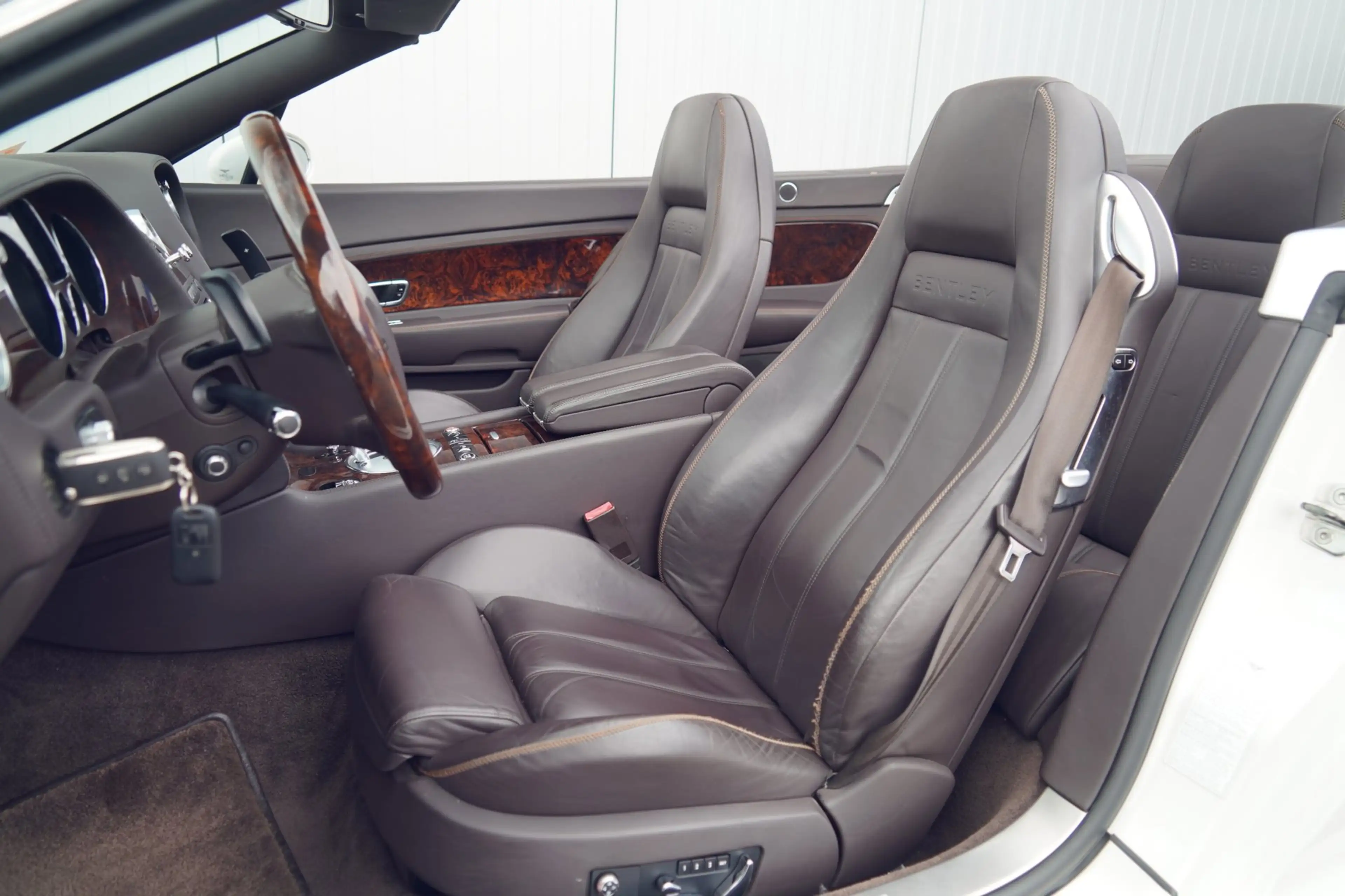 Bentley Continental GTC 6.0 W12 / Navi / Leder / Memory stoel / Luchtverin — photo 20