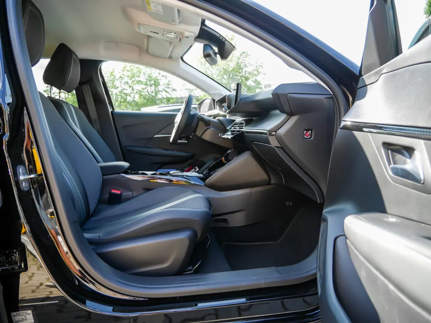 Peugeot e-208 ALLURE PACK PDC SHZ KAMERA NAVI LED Noir - 2