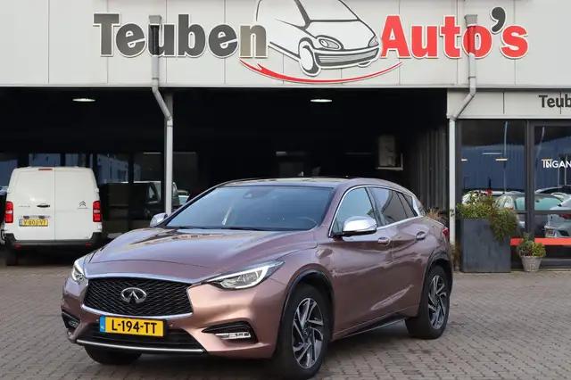 Infiniti Q30 1.6t Premium Tech Navigatie, Panoramadak, Camera,