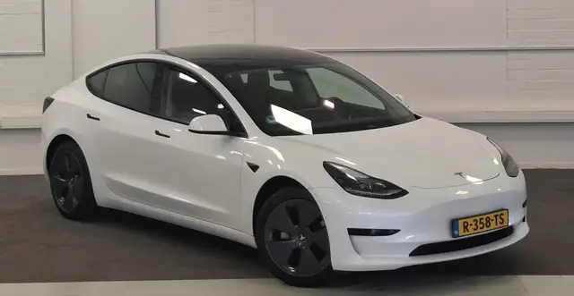 Tesla Model 3 view 27
