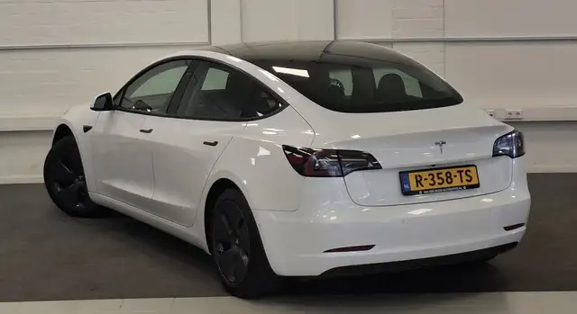 Tesla Model 3 view 26