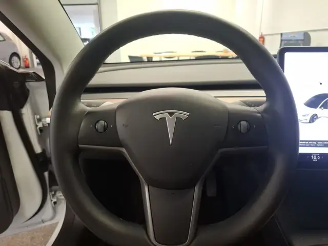 Tesla Model 3 view 15