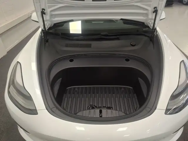 Tesla Model 3 view 21