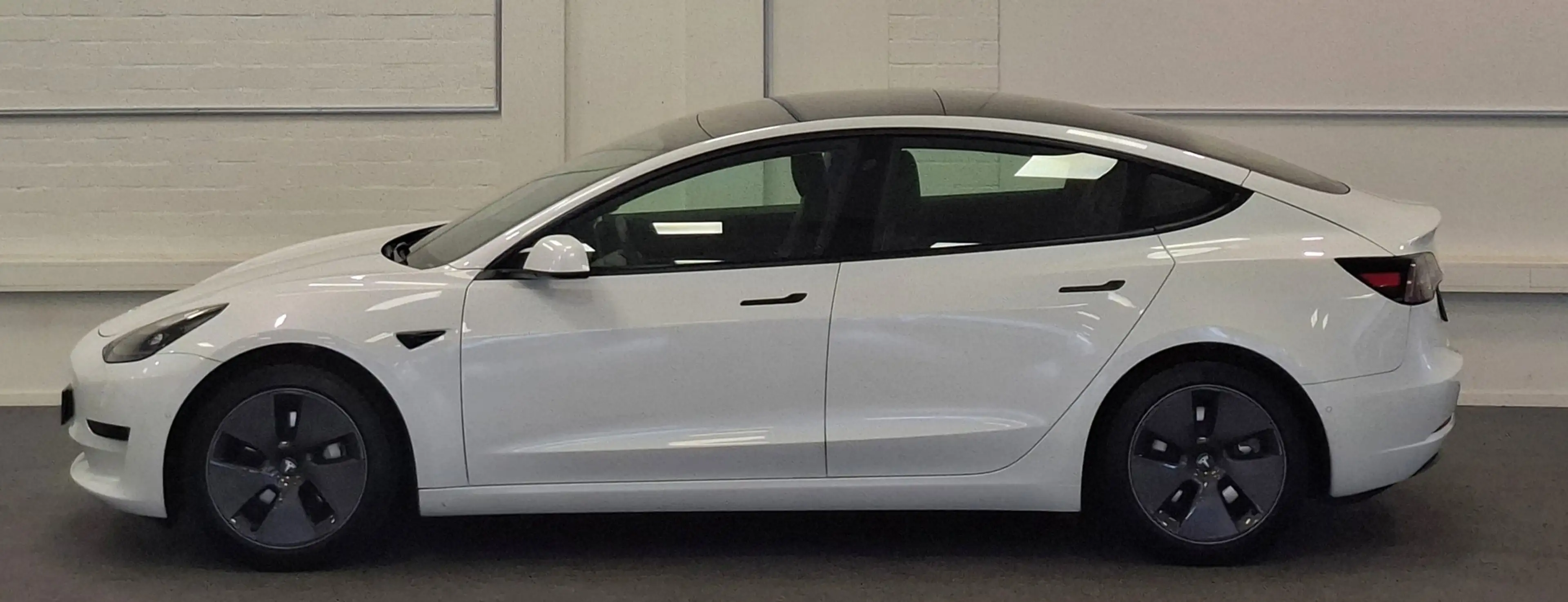 Tesla Model 3 Standard RWD Plus 60 kWh Faceflift — photo 4