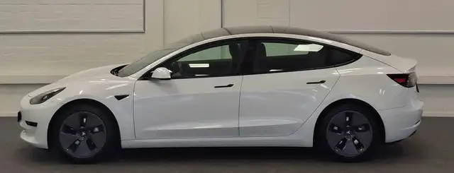 Tesla Model 3 view 4