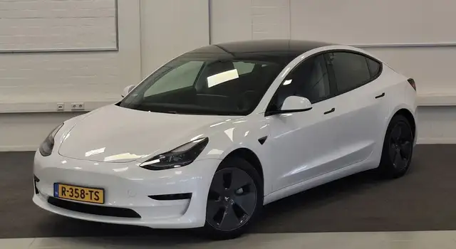 Tesla Model 3 view 25