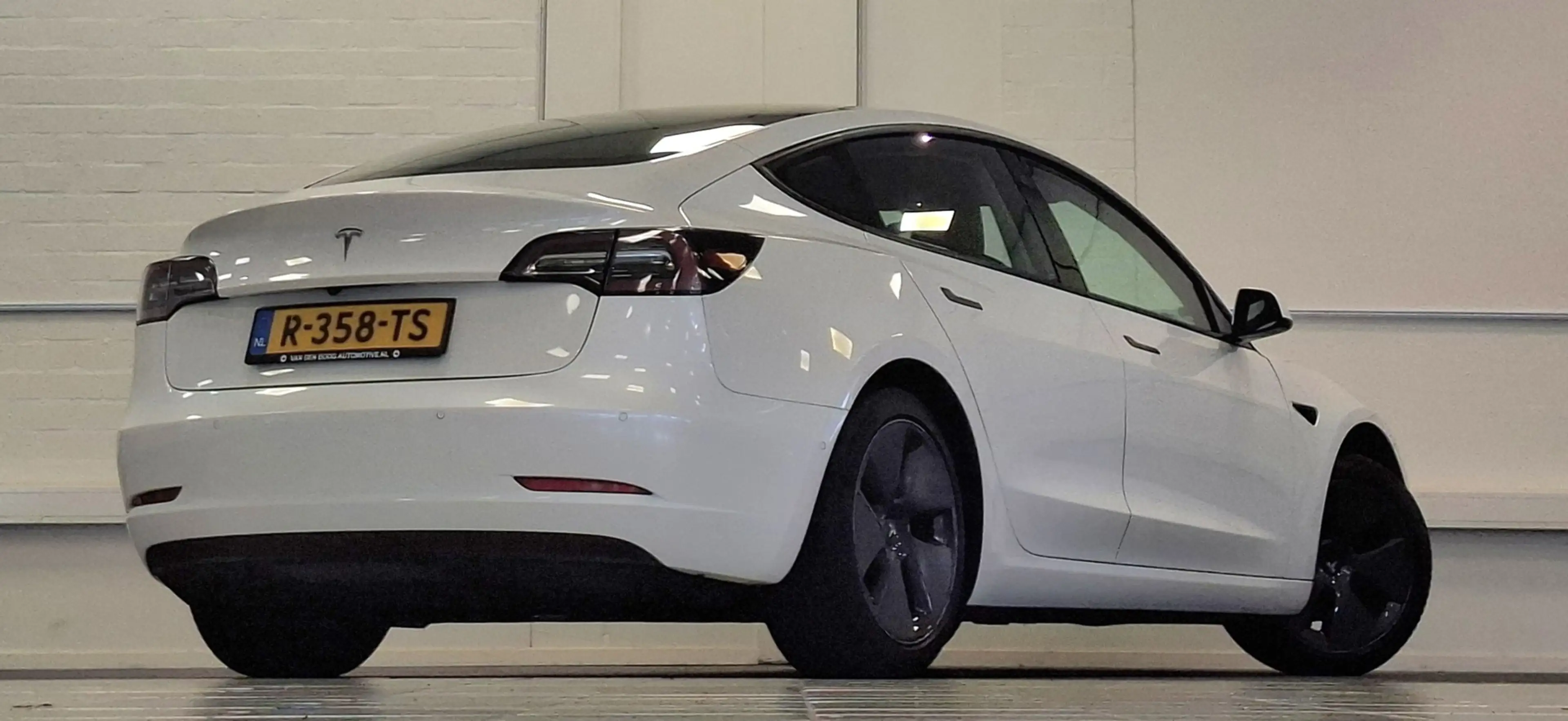 Tesla Model 3 Standard RWD Plus 60 kWh Faceflift — photo 7