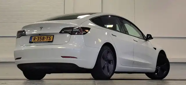 Tesla Model 3 view 7