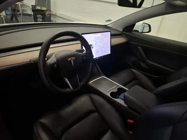 Tesla Model 3 view 9