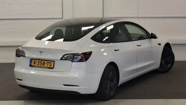 Tesla Model 3 view 28