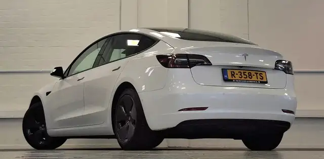 Tesla Model 3 view 8